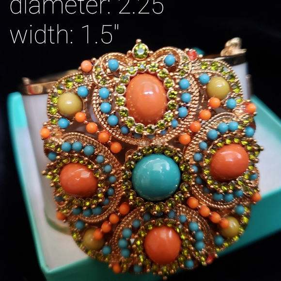 Large medallion on Gray enamel hinged cuff bracelet - Picture 1 of 5